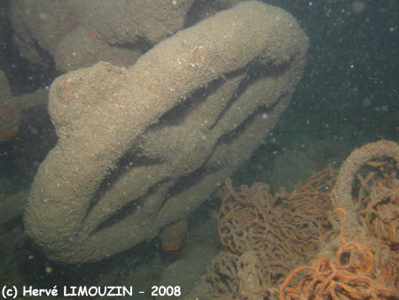 p1182_03_epave_roue_machine